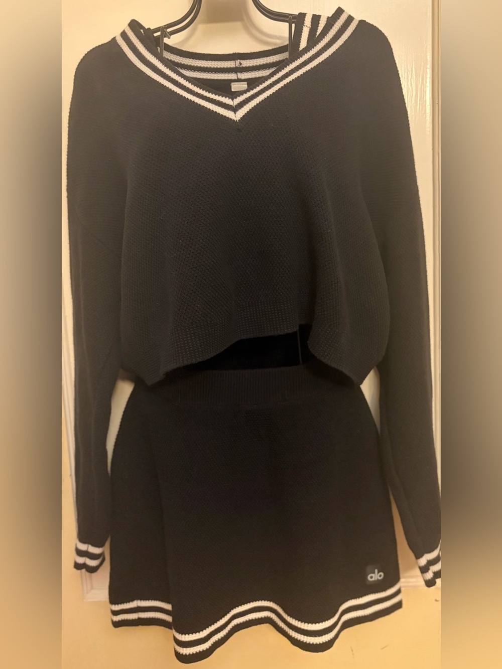 ALO Yoga Tennis club knit black and white set (top, skirt, pullover sweater ) - Picture 13 of 16